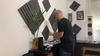 Mario Coloma . the white room sessions . techno set vol 2.0
