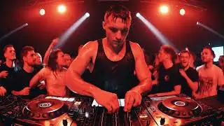 Intense DJ Focus in the Mix 🎧  #Techno #Underground #DJSet