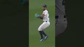 J-ROD WHAT A THROW 💪 #mariners #MLB #jrod #JulioRodriguez