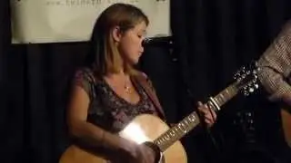 Lowri Evans - Merch y myny