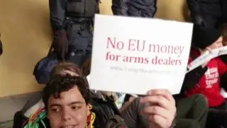 Peace activists stop arms lobby 