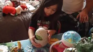 Erin's green draggle Hatchimal hatching