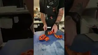 The worst way to cut a pepper 🫑