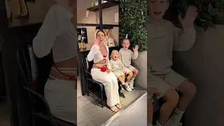 ПЕРВЫЕ ПОСЕТИТЕЛИ В КАФЕ