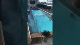 Pool auf der Mein Schiff 1 bei starkem Seegang