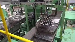 Automatic packaging equipment of electromagnetic type for parallel fasteners layout