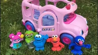 PINK SCHOOL BUS Ride to CUPCAKE Shop with Seseme Street Toys!
