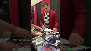 Actor David Arquette signs &ldquo;Scream&rdquo; memorabilia at Big Texas Terror in San Antonio, TX #shorts