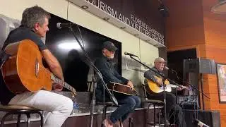 Donny Lowery - Stand a Little Rain (Donny Lowery & Don Schlitz)