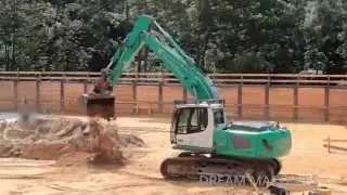 LIEBHERR BAGGER 906 RAUPENBAGGER IN BAUGRUBE VERTEILT SAND