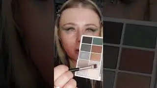 Makijaż przy pomocy paletki cieni Wet n Wild COLOR ICON Lights Off