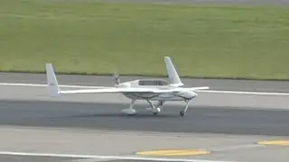 *Rare* Rutan Long-EZ [N102LE] Landing at PDX