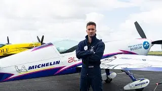 Le pilote de voltige a&eacute;rienne Jonathan Vincent participe au dernier stage d'entra&icirc;nement &agrave; Niort