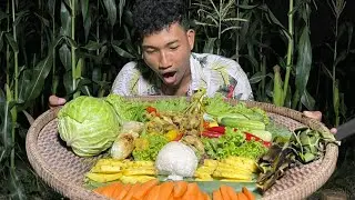 Amazing Cook Frog With Pineapple inside the Bamboo Im My Corn Farm   Amazimg Video