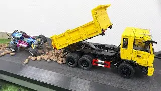 Off-Road Buggy VS Gravel. Three-way Tipper Road Accident Car Crash Lego Technic