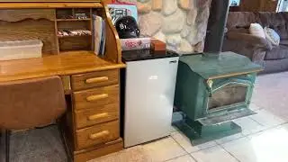 Magic Chef Compact Mini Refrigerator with Built In Freezer Compartment Temperature Control