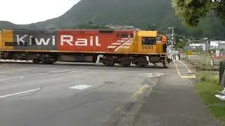 DXB 5143 & DXB 5051 Picton yard collecting V1E shunt