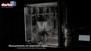 How many particles does a cleanroom wipe emit in dry state?
