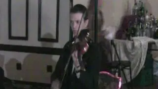 Asher Laub Does Crazy Violin Solos At A Chasuna.mp4
