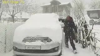 india buried in a blizzard! Blizzards, avalanches hit Kashmir