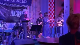 Wendy Newcomer performs the Don Gibson classic &ldquo;Oh, Lonesome Me&rdquo;
