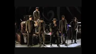 Bob Dylan - Blowin' In The Wind - Paris  2013 Plus Band exit Hughes Aufrey