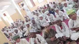 Jifunze nguzo za kiislamu kupitia wanafunzi hawa - تعلم أركان الإسلام من خلال هؤلاء الطلاب