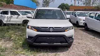Maruti Suzuki Brezza LXI 2022 - Safety features तो भरके हैं लेकिन Audio System नहीं जेड Base Model 🔥