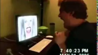 Junge haut vor Schreck PC