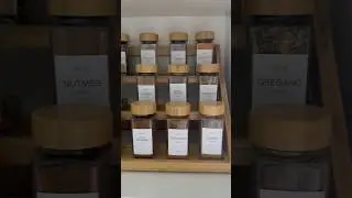 When you can read all of the spice labels 🤌🏼 #kitchenorganization #declutter #amazon #kitchenhacks