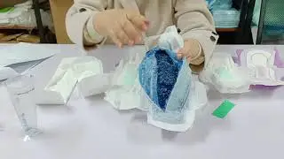 Amazon hot-selling sanitary napkins, water absorption performance test