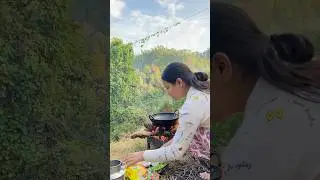 Pahad or maggi😋🫶🏻 #nehabisht #viral #ashortaday #dailyvlog #uttarakhand #pahadowalimaggi #food