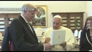 Bavarian president brings beer for Pope