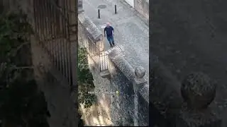 Adorable moment man tries to take a photo of himself... Why did nobody offer to help him 😭