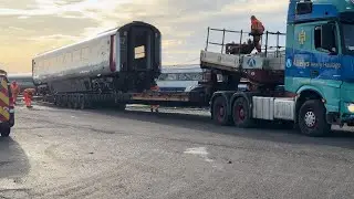 Watching the loading and transport of rolling stock by road in Great Yarmouth. #railway #4k