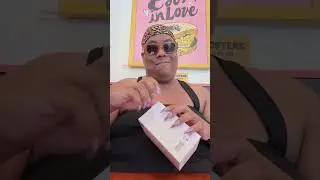 in this blind unboxing I pulled Happiness and I'm OBSESSED 😍