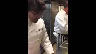 Niklas Str&ouml;mstedt och Steffo T&ouml;rnquist lagar Anka p&aring; Bomans Hotell