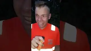 Пацаны пробуют одноразку) прост угар  