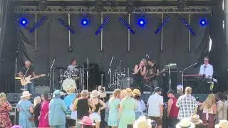 Kate DeAraugo (Maybe Tonight) Rock The Racecourse. Richmond Race Club. 21/10/2023.