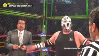 Pol&eacute;mico final entre Golden Magic y Golpeador en el Castillo del Terror, en la Arena Naucalpan