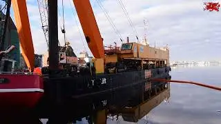 Rostock Stadthafen der Schwimmkran Baltic-Lift. 05.03.2022 Bergung der Luna Rossa