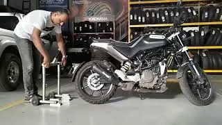 Flyjack Quick detachable rear paddock stands