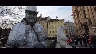 Прага-Prag #1. Люди, ёлка, транспорт и голова Кавки