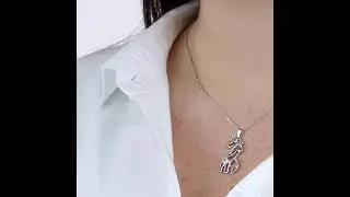 CubeBik Giraffe Pendant Necklace Video - Custom Message Card Gift Box Set