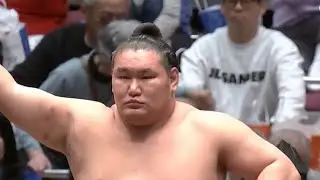 「横綱に失礼だ」豊昇龍に繰り返し“異様”な振る舞い 神聖な儀式に水を差す行為に「叫んでるのなに？」怒りの声