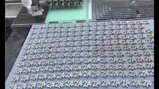 Visual Recognition Automatic Jewelry Diamond setting Machine is setting diamond on the 24 necklaces