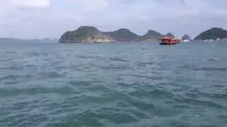 Biển C&aacute;t B&agrave; (Cat Ba beach)