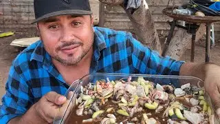Preparando una mariscada especial. 