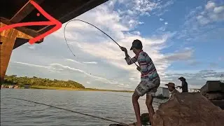 Só encrenca no bambozinho vitor brigou com garra e tirou um bruto desse oh glória 