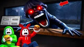 DON&rsquo;T Work at the NIGHT Burger 67 KIOSK! 😱 | Mikey & JJ Roblox